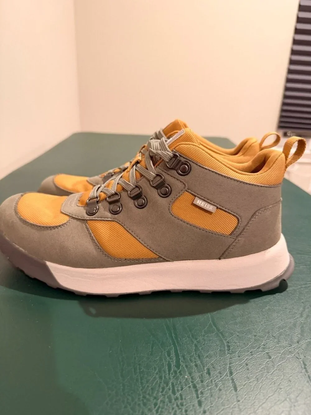 REI Co-op Trailmade Waterproof Hiking / Trekking Shoes Men’s 9.5 Gray Ochre